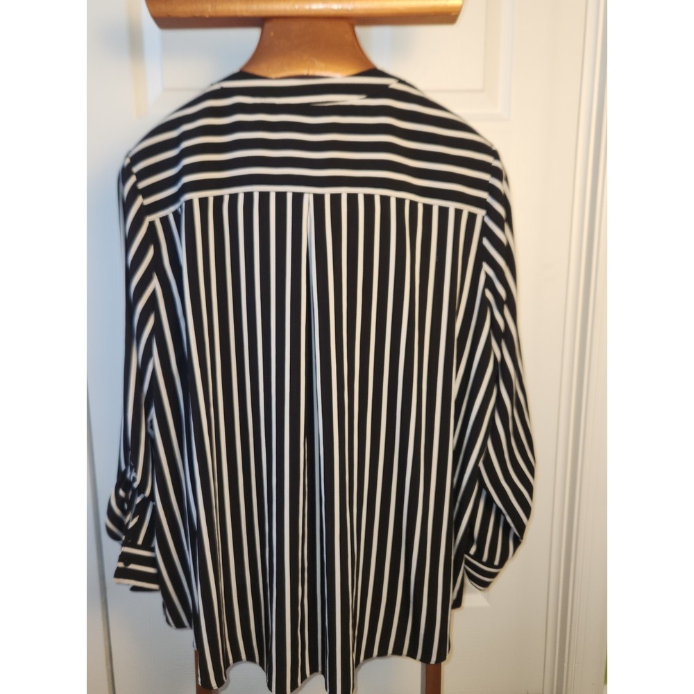 Susan Graver Black White Striped V Neck Blouse Front Hem Tie Size 20W - Picture 5 of 5